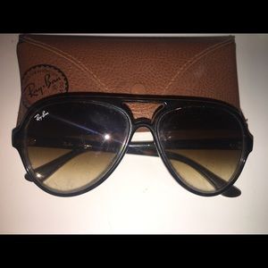 Mint condition Rayban Pilot Sunglasses